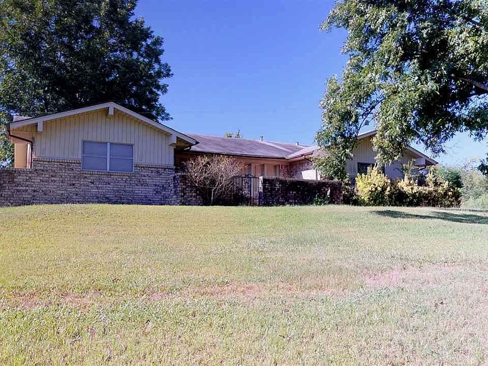 1st image of 953 County Road 4114 E