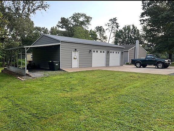4th image of 20 Hall Dr