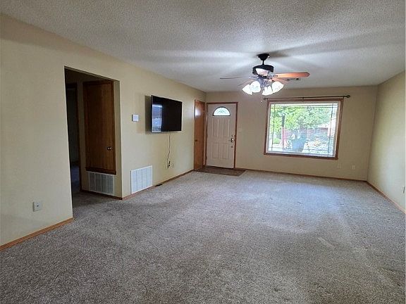 5th image of 110 Patrick Ln