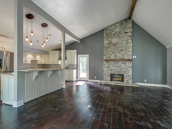 5th image of 141 Moonlight Dr
