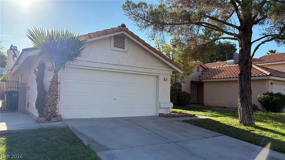 3 bed, 2.0 bath, 1125 sqft, $2,020 — Photo 1