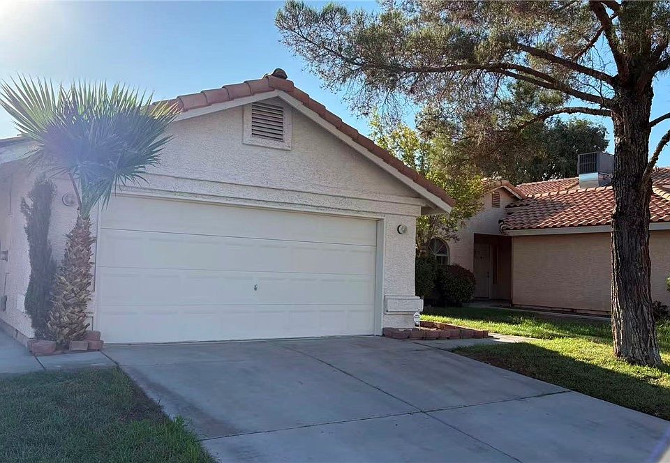 1st image of 42 Quiet Desert Ln