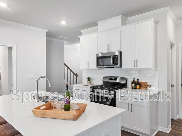 1015 Red Wing Dr, Durham, NC 27703