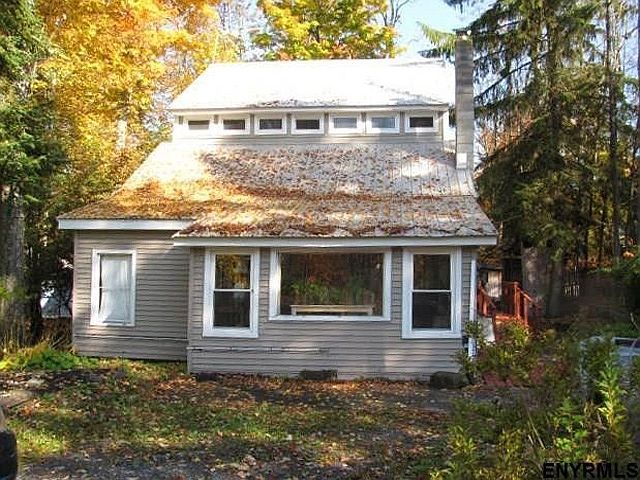 2nd image of 142 W 1st Ave