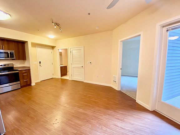 5th image of 10686 NE 10th St #B113