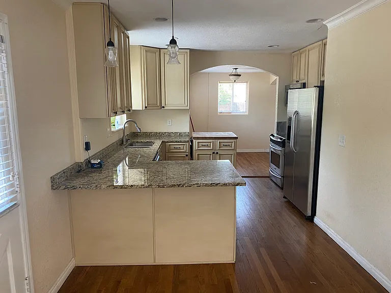 1690 Syracuse St — Photo 3