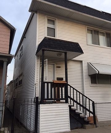2nd image of 8925 S Escanaba Ave