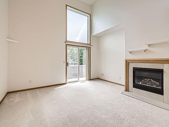 4th image of 649 Kingfisher Ln APT I