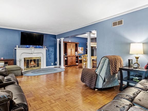 3rd image of 13 Briarcliffe Dr