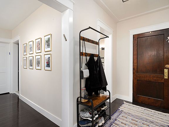 3rd image of 743 W Brompton Ave #2N