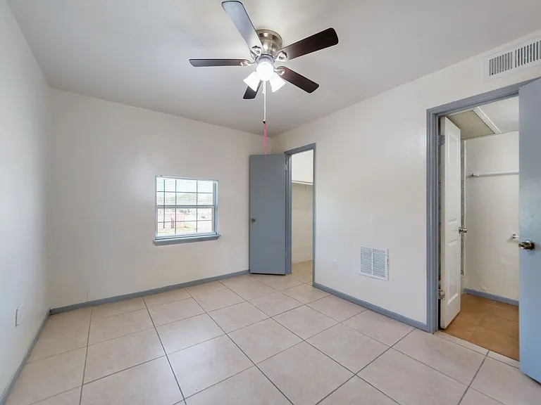 1800 N Wayside Dr #3 — Photo 33