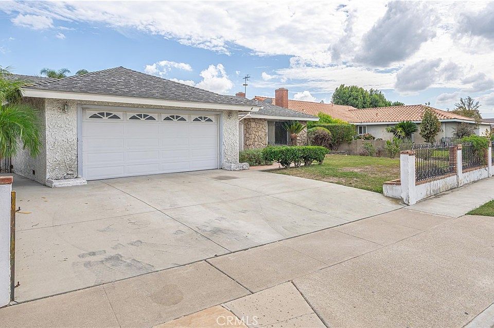 2nd image of 15914 Mount Jackson St