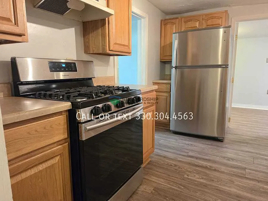 Two Bedroom, One Bathroom Home In Akron - Available Now! — Photo 4