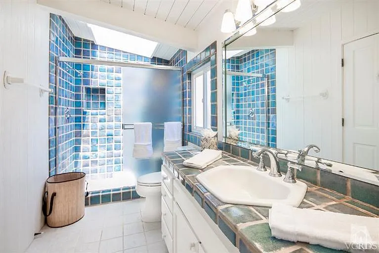 4025 Ocean Dr — Photo 29
