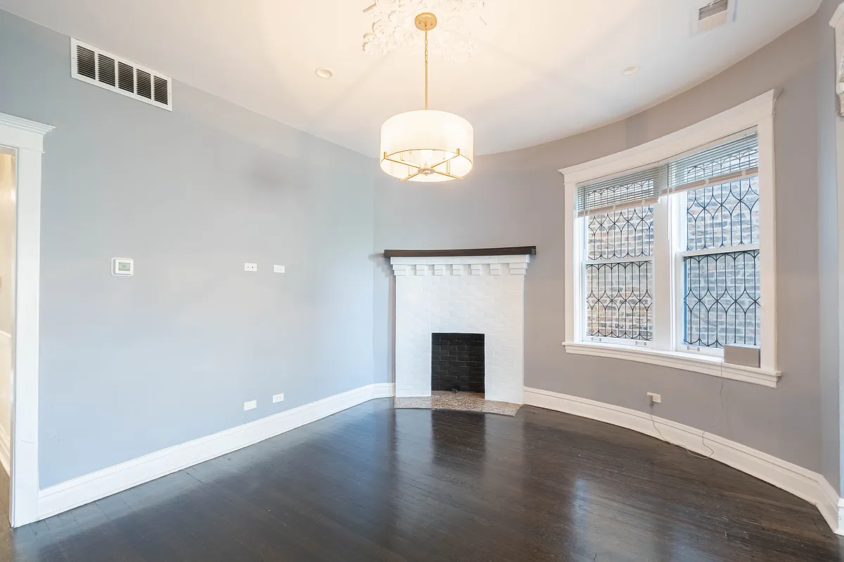 Photo 2 of 18 - 5343 N Winthrop Ave #3 - Chicago, IL Building Photo - 5343 N Winthrop Ave #3