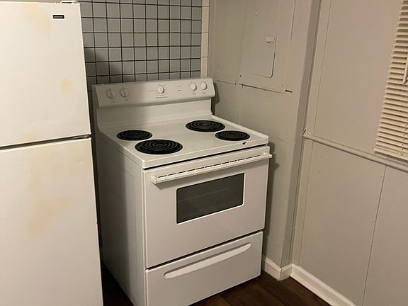 3rd image of 2806 Cannon Ave