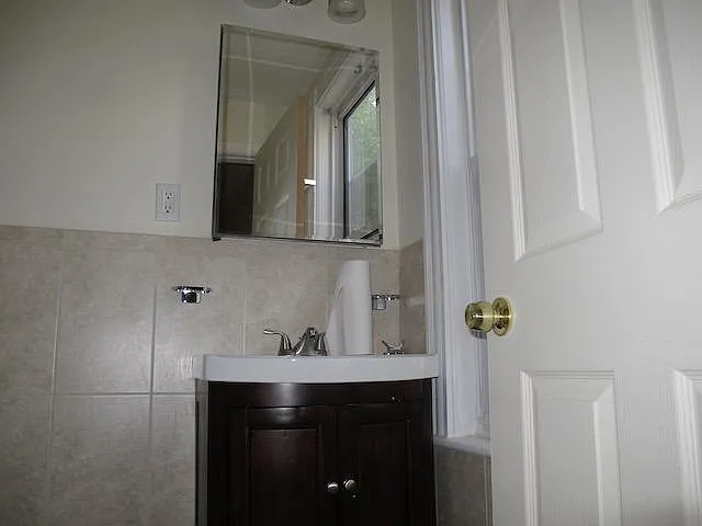 3 bed, 1140 sqft, $3,200 — Photo 4