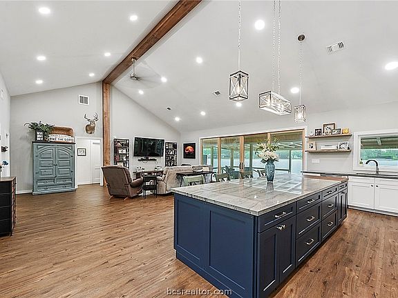 4th image of 6406 Waterway Dr