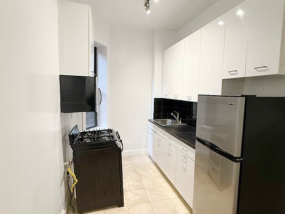 5th image of 66 W 9th St APT 30f