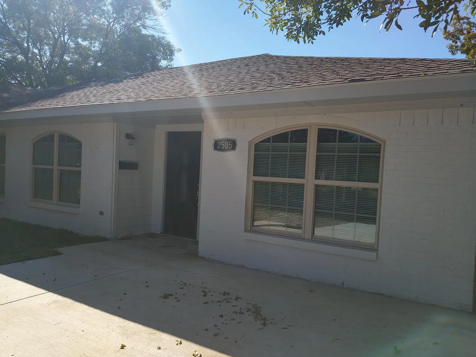 5 bed, 2084 sqft, $1,950 — Photo 2