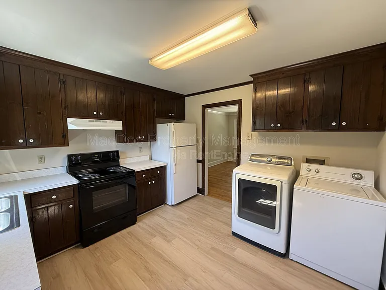 216 W Broaddus Ave — Photo 6