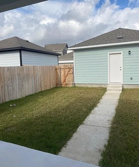 1721 Fountain Bridge Dr — Photo 18