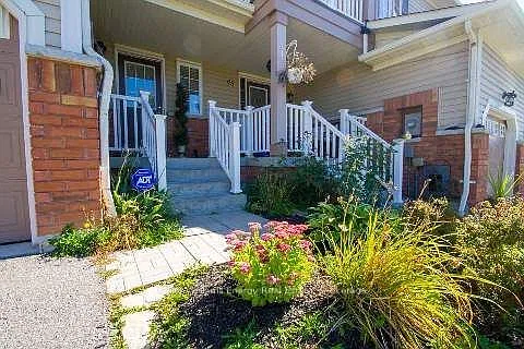 3 bed, $2,495 — Photo 2