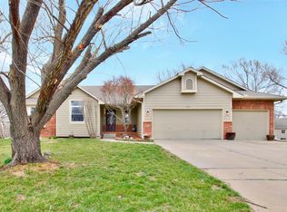 218 Pinecrest Ct, Andover, KS 67002
