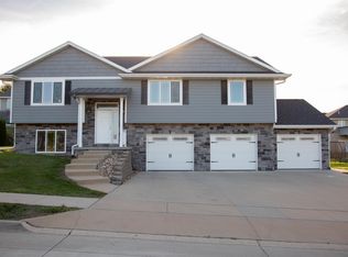 2255 Jill Dr, Asbury, IA 52002
