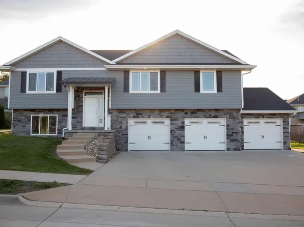 2255 Jill Dr, Asbury, IA 52002
