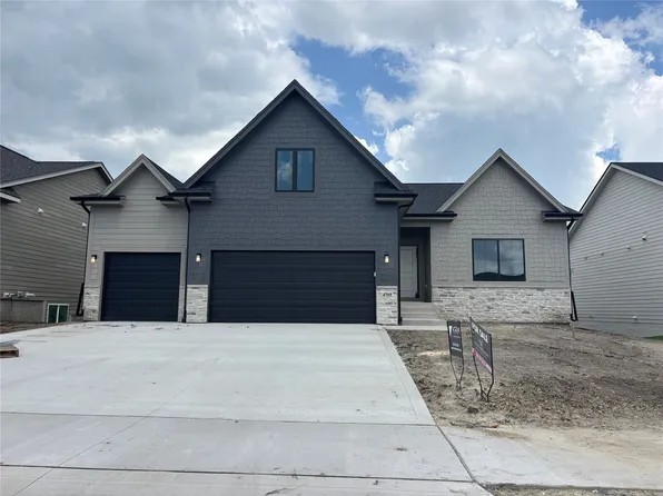 4705 177th St, Urbandale, IA 50323