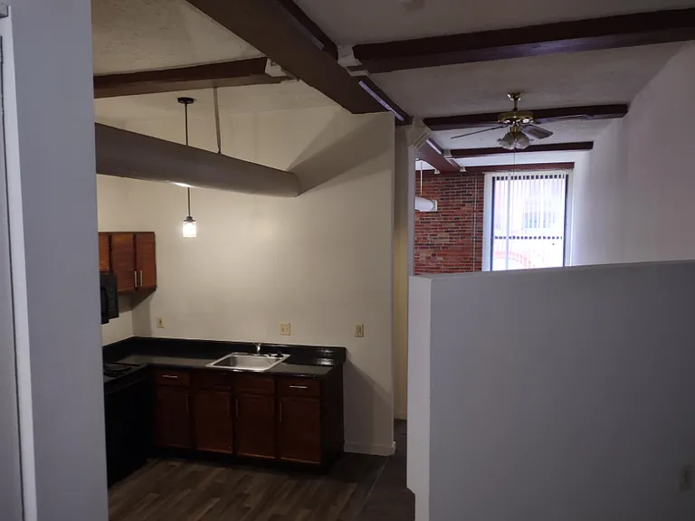 Marlboro Classic Apt & Redwood Square — Photo 47
