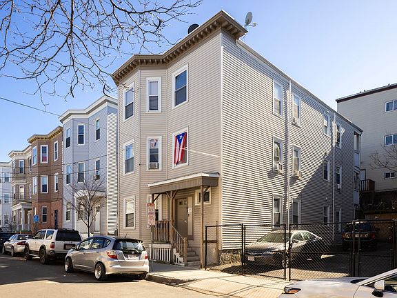 2nd image of 67 Marlborough St