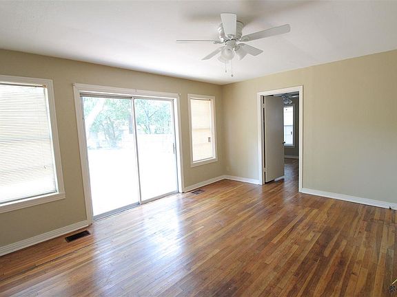 5th image of 2318 Airline Dr