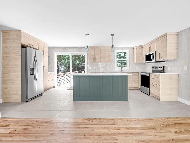 7 Jay Dr — Photo 4