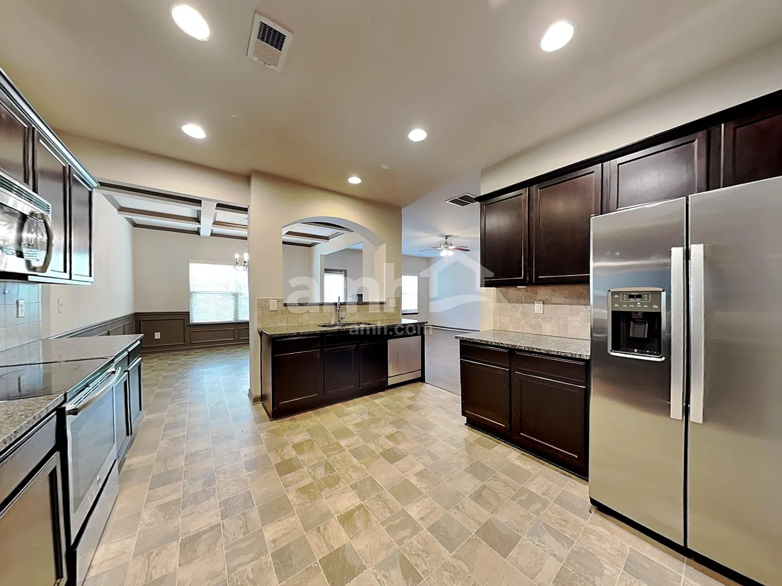 4 bed, 2.5 bath, 2160 sqft, $2,280 — Photo 4