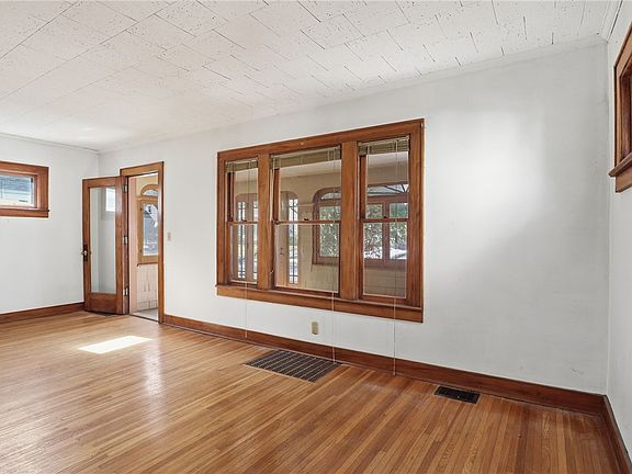 3rd image of 34 Van Bergh Ave