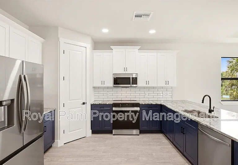 3750 NE 13th Ave — Photo 10