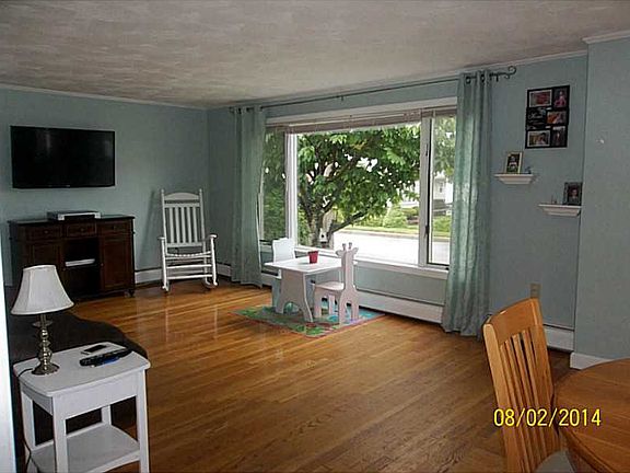 5th image of 25 Newbury St