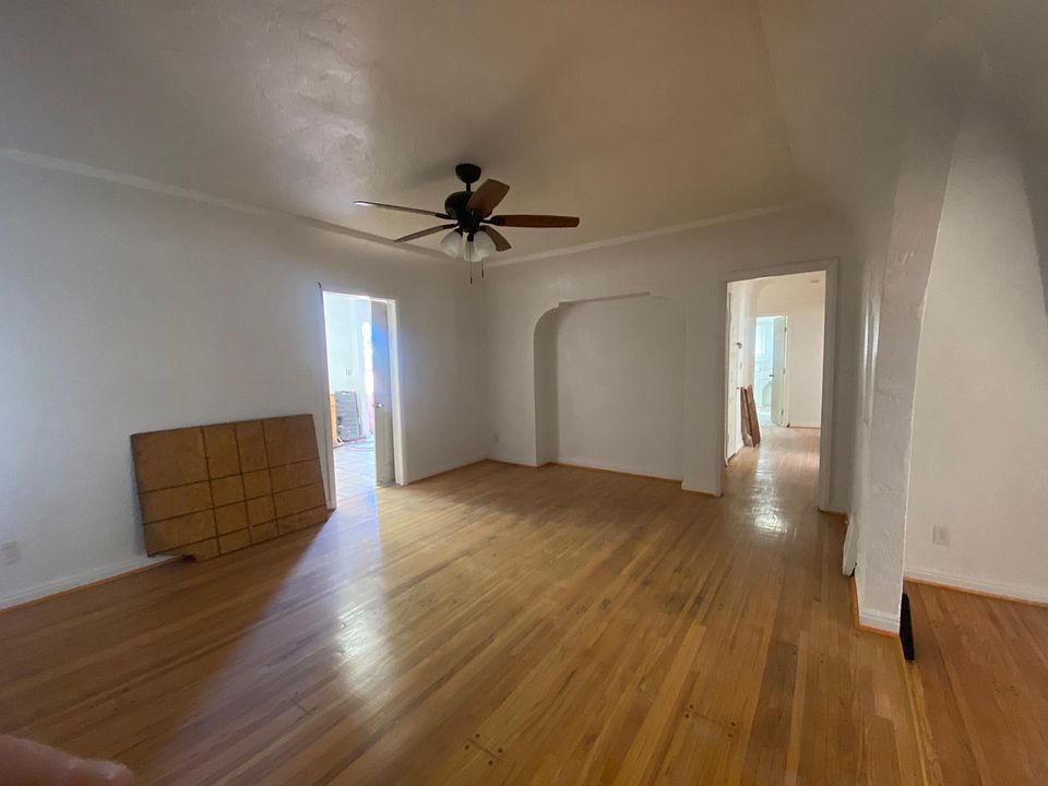 1st image of 1816 W 76th St