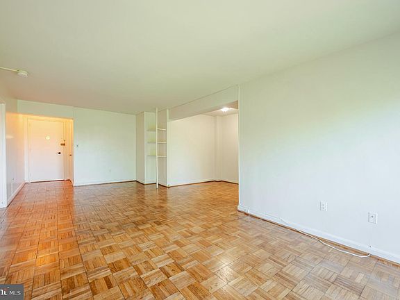 3rd image of 3901 Tunlaw Rd NW APT 705