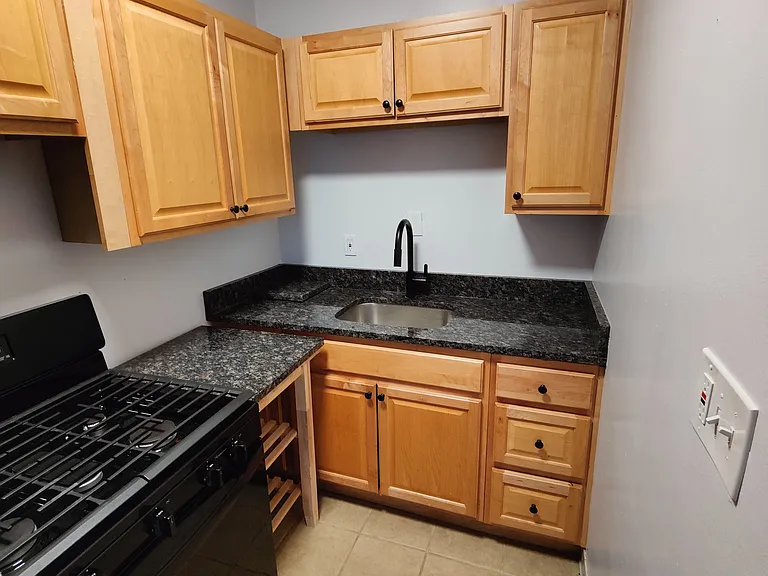 60-62 N Harrison Ave #62 — Photo 8