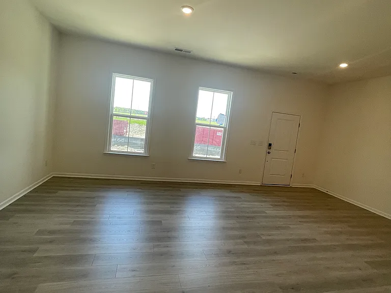5760 Coulee Ln — Photo 3