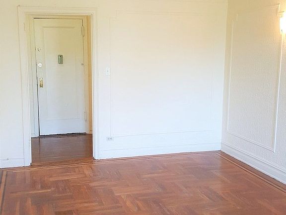 5th image of 30 Daniel Low Ter APT 3L