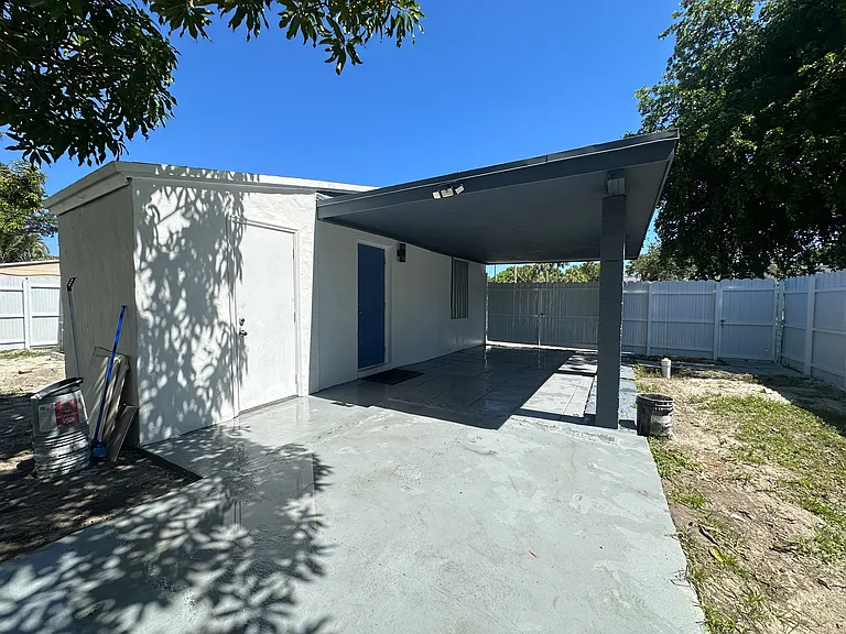 2319 NW 12th Ct — Photo 17
