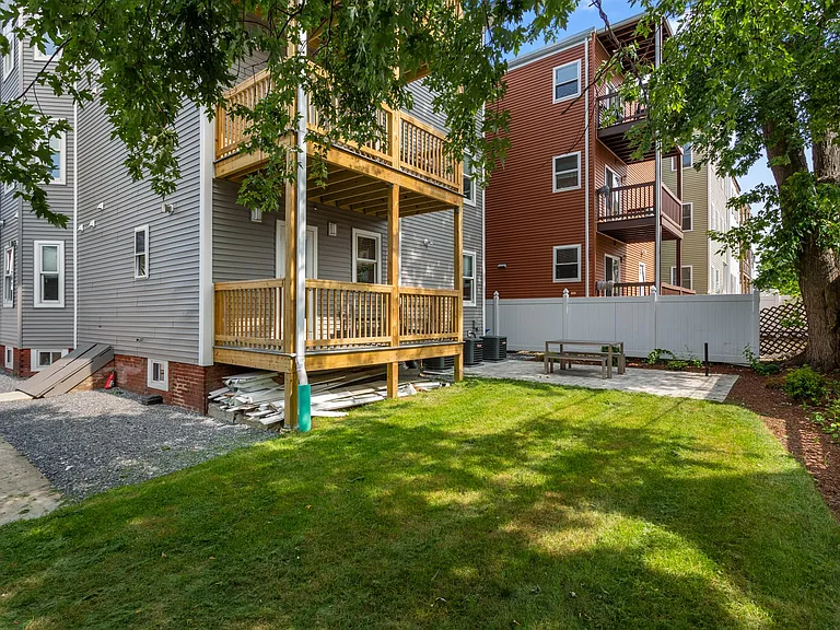 1047 Saratoga St #4 — Photo 23