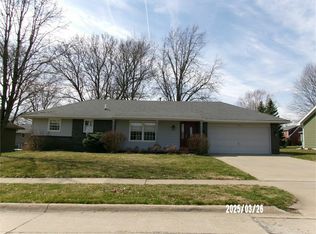 1557 W 3rd St, Pella, IA 50219