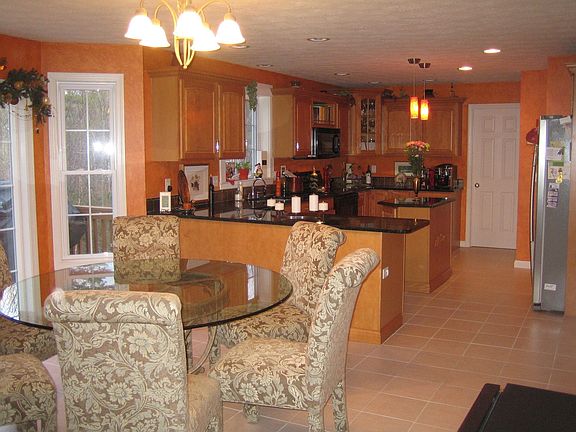 Expansive Gormet Kitchen