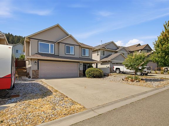 2nd image of 1907 Snowberry Cres