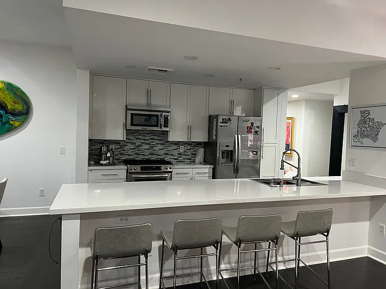 300 E 4th St #402 — Photo 25